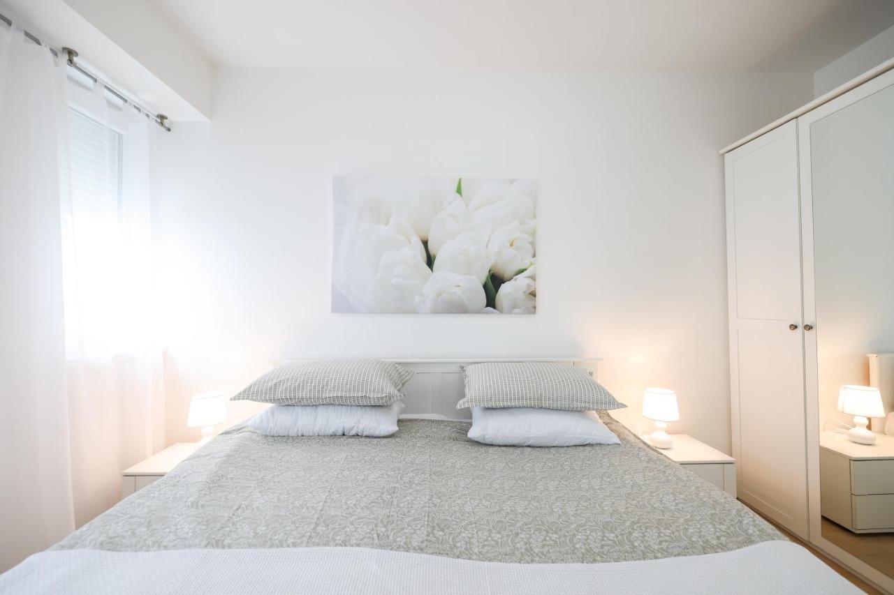 Cozy Niko - Private Parking And Balcony Apartment