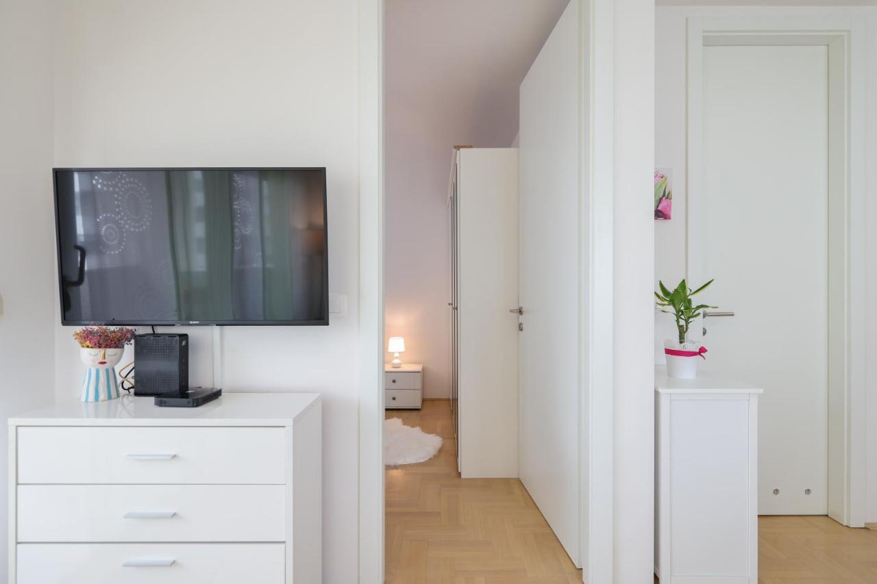 Cozy Niko - Private Parking And Balcony Apartment